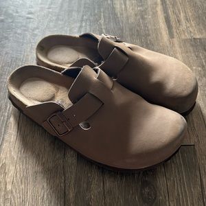 Cushionaire clogs. Very comfortable, trendy for all season. Lots of life left.